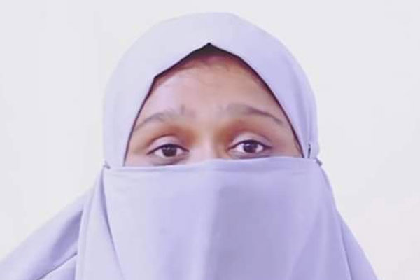 ২৯ বছর ধর্মতত্ত্ব নিয়ে গবেষণার পর ইসলাম গ্রহণ জবি শিক্ষিকার