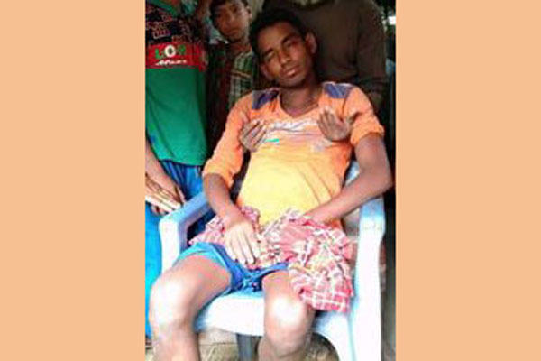 ঠাকুরগাঁওয়ে যুবককে নির্যাতন, মৃত ভেবে চলে যায় বিএসএফ সদস্যরা