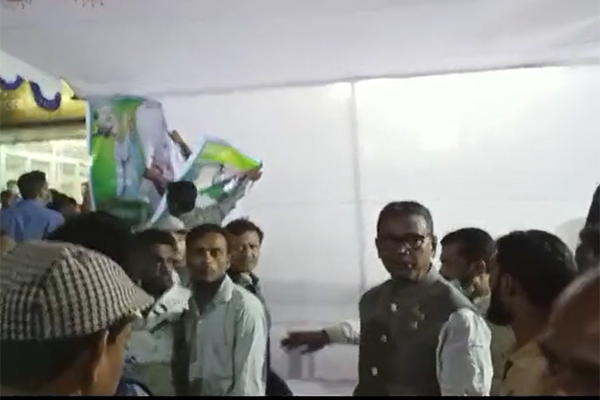 সেই অস্থায়ী মঞ্চ গুটিয়ে নিলেন কাদের মির্জা 