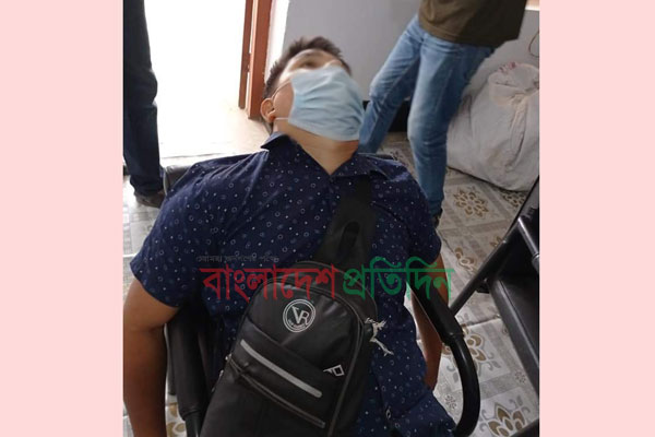 উপজেলা কর্মকর্তার কক্ষ ঘেরাও করে সন্ত্রাসীদের গুলি, মেম্বার নিহত