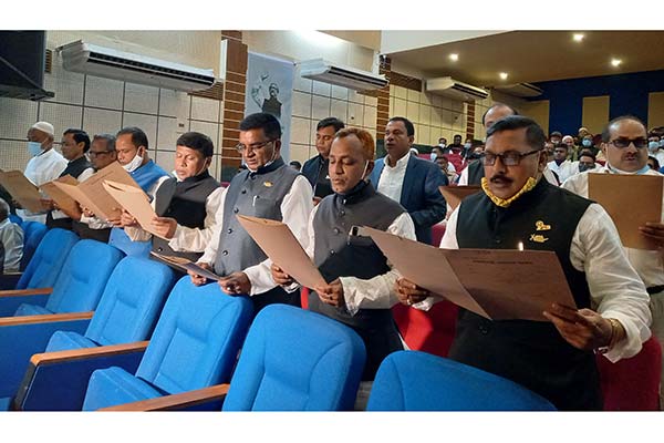 শপথ নিলেন রাজশাহী বিভাগের ১২ পৌরসভার মেয়র-কাউন্সিলর