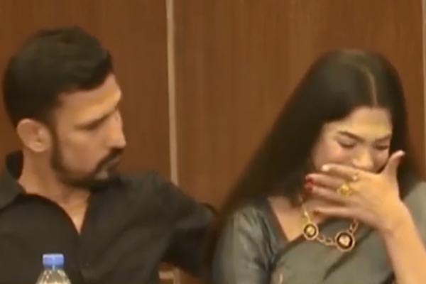 ওর কী সুখে থাকার কোনও রাইটস নাই : স্ত্রীকে সমালোচনার জবাবে নাসির