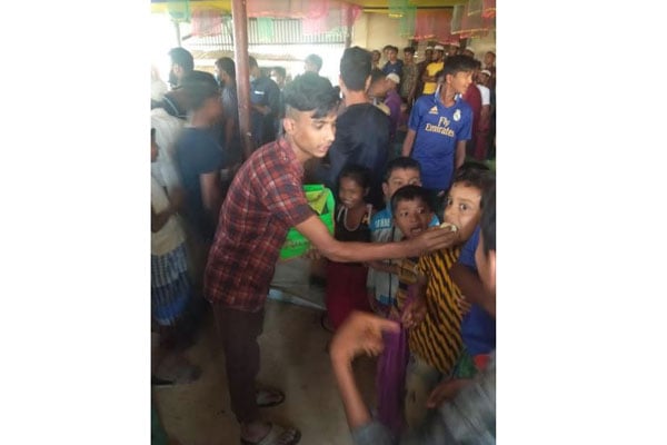 টেকনাফে র‌্যাবের সঙ্গে গোলাগুলিতে ৩ ডাকাত নিহতের ঘটনায় রোহিঙ্গা ক্যাম্পে মিষ্টি