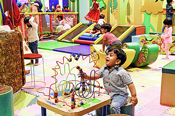 আনন্দে মাতোয়ারা শিশুরা