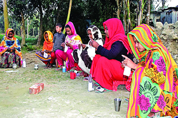 বাহারি টুপি যাচ্ছে বিদেশে