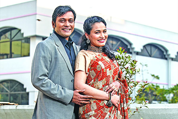 আলো আঁধারে মিলন-চৈতী