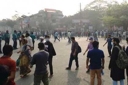 নীলক্ষেত মোড় অবরোধ সাত কলেজের শিক্ষার্থীদের
