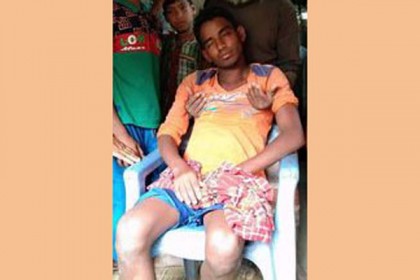 ঠাকুরগাঁওয়ে যুবককে নির্যাতন, মৃত ভেবে চলে যায় বিএসএফ সদস্যরা