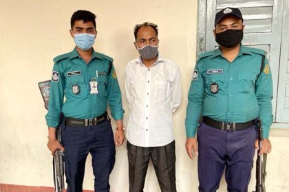 বিআরটিএ কার্যালয়ে ছদ্মবেশে অভিযানে দালাল আটক