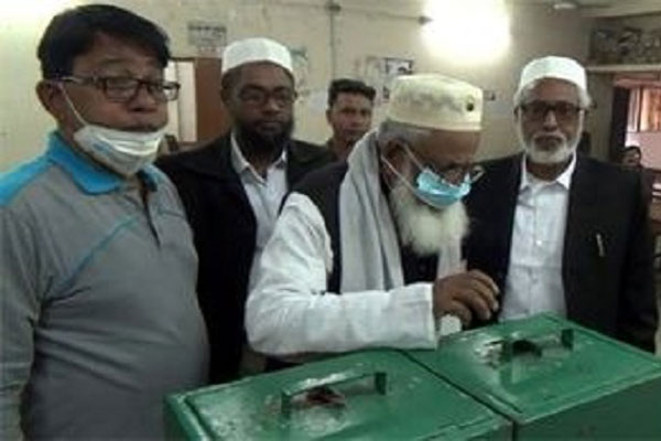 নাটোরে আইনজীবী সমিতির নির্বাচনে ভোট গ্রহণ 
