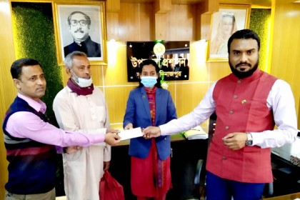 ফুলবাড়ীতে মুক্তিযোদ্ধাদের
ঋণ সহায়তা প্রদান