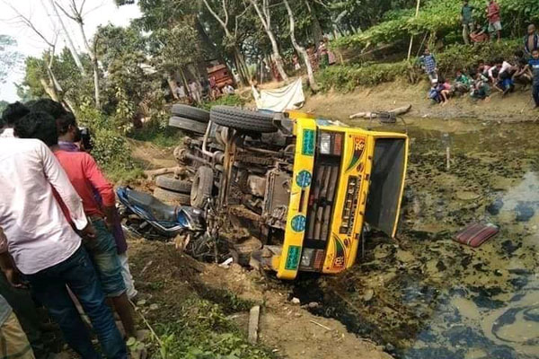 ধোবাউড়ায় ট্রাক ও মোটরসাইকেলের মুখোমুখি সংঘর্ষে দুই যুবক নিহত