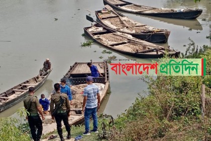 
হালদা নদী থেকে বালু উত্তোলনে ব্যবহৃত সরঞ্জাম জব্দ ও ইঞ্জিন ধ্বংস  