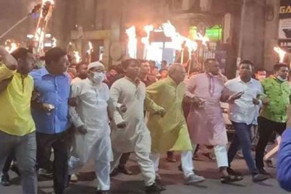 রাজধানীতে বিএনপির মশাল মিছিলে পুলিশের লাঠিচার্জের অভিযোগ 

