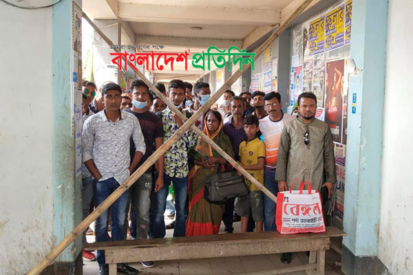 অবরুদ্ধ খুলনায় নৌপথেও 
পারাপার বন্ধ, ভোগান্তি