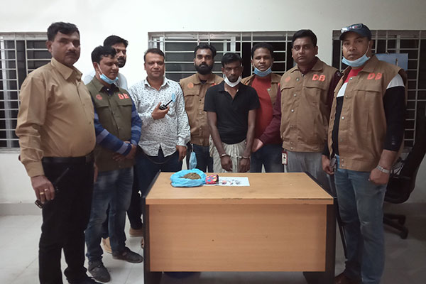 বাগেরহাটে ইয়াবা-গাঁজাসহ মাদক ব্যবসায়ী আটক