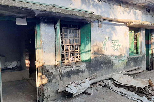 ঠাকুরগাঁওয়ে দু’মাসেও উদ্ধার হয়নি সরকারি ভবন