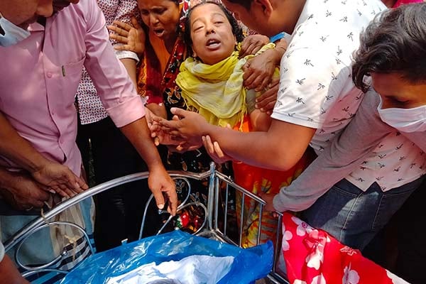 বড় ভাইয়ের প্রেমের বলি ছোট ভাই!