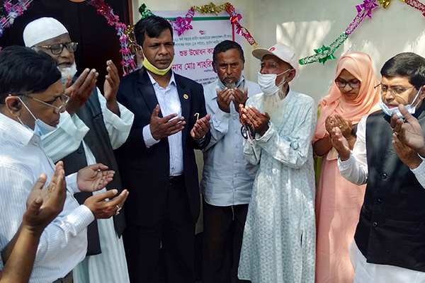 লালপুরে ঘর পেলেন মুক্তিযোদ্ধা আমজাদ হোসেন