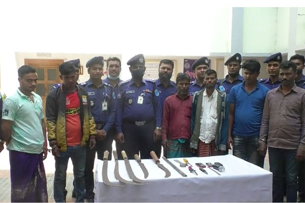 শিবচরে ডাকাতির প্রস্তুতির সময় ছয় ডাকাত আটক 

