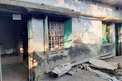 ঠাকুরগাঁওয়ে দু’মাসেও উদ্ধার হয়নি সরকারি ভবন