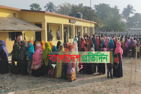 ঝিনাইদহে সকাল থেকেই ভোটে সাড়া 

