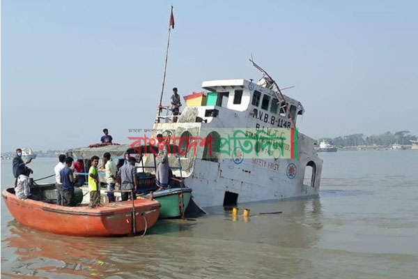 মোংলা বন্দরে জাহাজ ডুবি, ১৩ নাবিক উদ্ধার