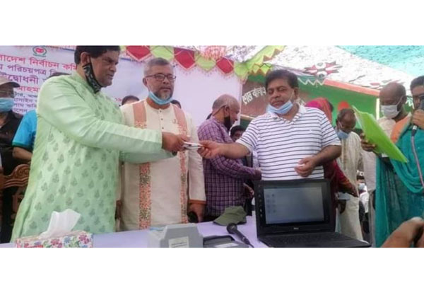 ধামরাইয়ে স্মার্ট কার্ড বিতরণের উদ্বোধন