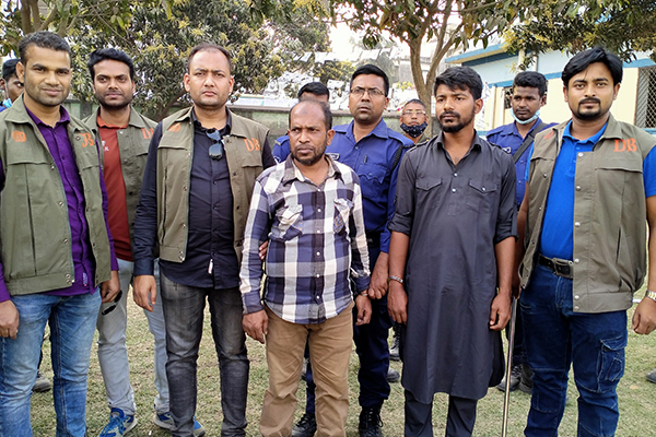 বগুড়ায় ফেনসিডিলসহ আটক ২