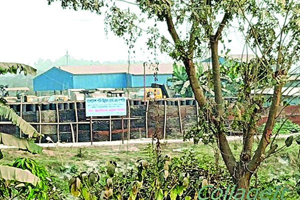 দখলদারদের কবলে ঢাকা শহররক্ষা বাঁধ