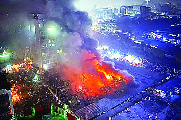কারওয়ানবাজারে মার্কেটে আগুন