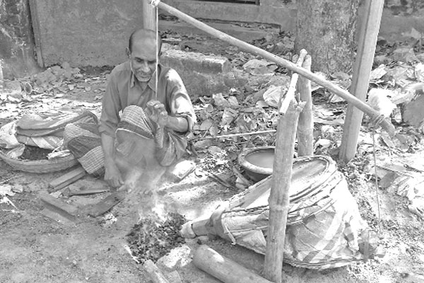 ভাঙ্গায় কামারদের দুর্দিন