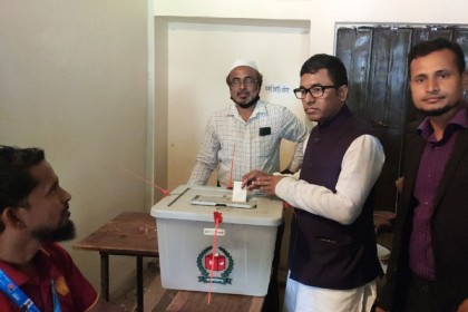 দেবিদ্বারে উপজেলা পরিষদের চেয়ারম্যান পদে ভোটগ্রহণ চলছে