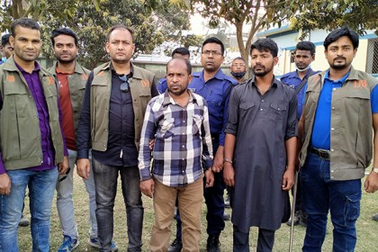 বগুড়ায় ফেনসিডিলসহ আটক ২
