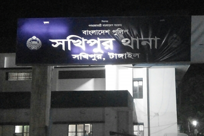 ইয়াবা দিয়ে ব্যবসায়ীকে ফাঁসাতে গিয়ে চার যুবক গ্রেফতার