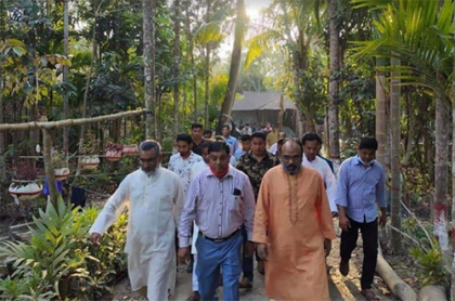 কোম্পানীগঞ্জে নিহত সাংবাদিক মুজাক্কিরের বাড়ি গেলেন আওয়ামী লীগ নেতৃবৃন্দ
