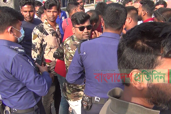 নাটোরে পুলিশি বাধায় ছাত্রদলের মিছিল পণ্ড