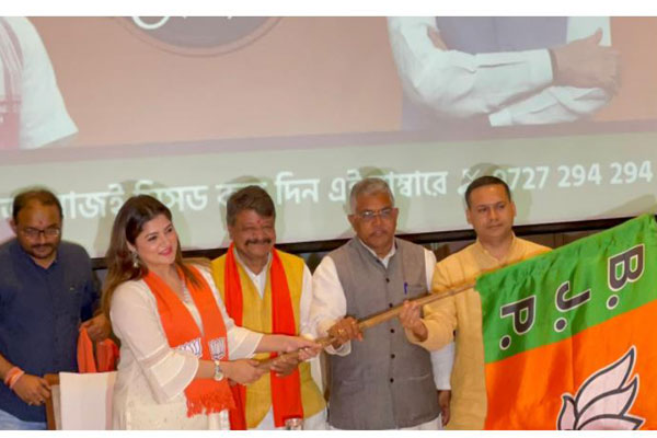 মোদির অনুপ্রেরণায় বিজেপিতে যোগ দিলাম: শ্রাবন্তী

