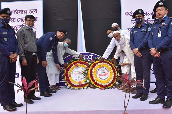 নিহত সহকর্মীদের স্মরণ কুমিল্লা পুলিশের