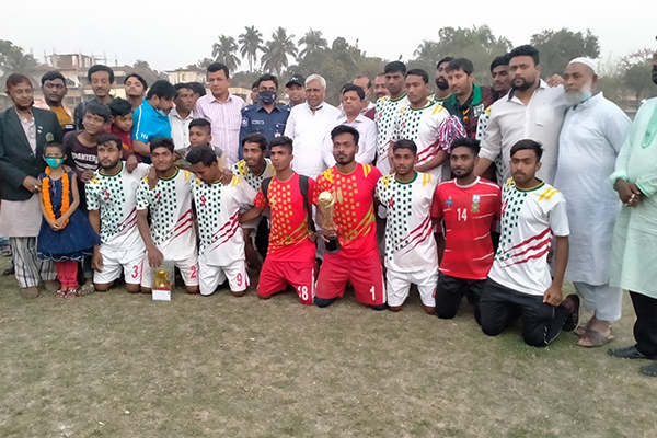 চুয়াডাঙ্গায় ফুটবল টুর্নামেন্টের ফাইনাল খেলা অনুষ্ঠিত