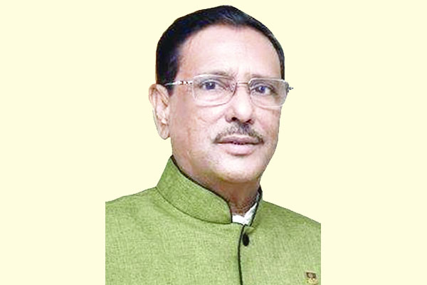 ঘোলা পানিতে মাছ শিকারের চেষ্টা