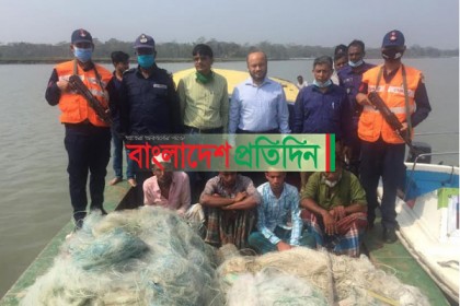 বরিশালে ইলিশ শিকার রোধে অভিযান, প্রথম দিনে আটক ৭