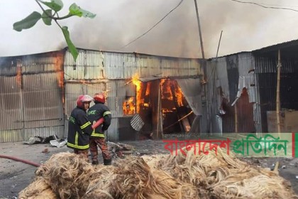 ফরিদপুরে পাটবাজারে আগুন