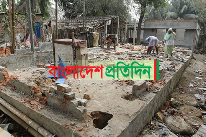 শান্তিপূর্ণ উচ্ছেদের পর লালদিয়ার চরের ৫২ একরে কাঁটাতার