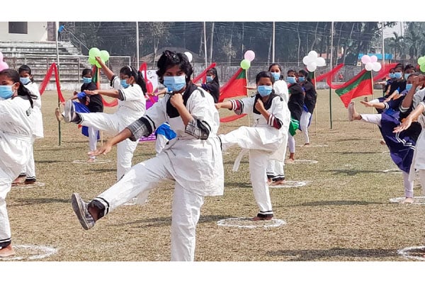 পঞ্চগড়ে কিশোরীদের মার্শাল আর্ট প্রশিক্ষণ