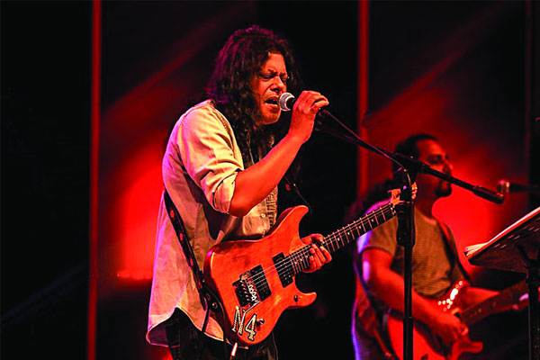 ২০ বছর পূর্তির আয়োজনে জেমস