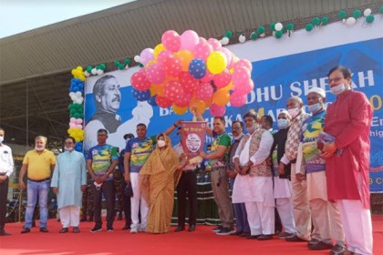 মুন্সীগঞ্জে বঙ্গবন্ধু শেখ মুজিব ঢাকা ম্যারাথন অনুষ্ঠিত