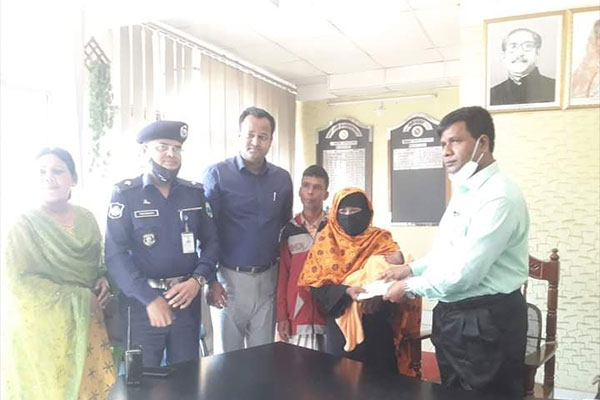 নাটোরের বড়াইগ্রামে বিক্রি হওয়া শিশু ফিরে পেলেন মা