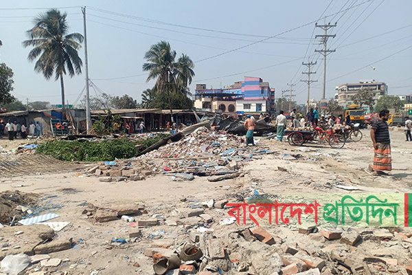 বেড়ায় ৮ শতাধিক অবৈধ স্থাপনা উচ্ছেদ