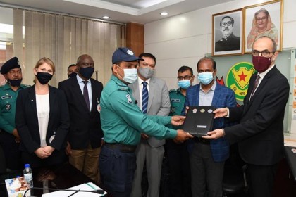 ১০০ ট্রাফিক পুলিশ পেলেন প্রাথমিক চিকিৎসা প্রশিক্ষণ সনদ